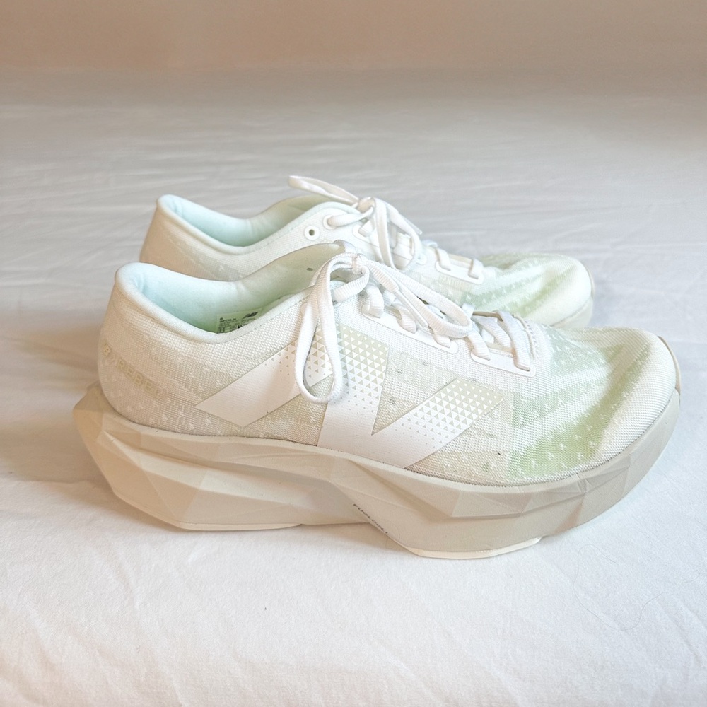 New Balance women’s FuelCell Rebel v4 Running Shoes Walking Shoes White size 9.5